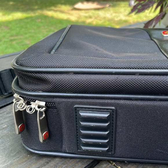 Wenger Laptop Carry Case - Picture 5 of 11
